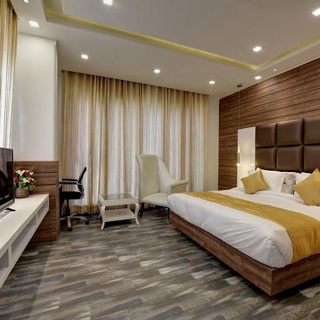 Hotel Golden Tree à Noida Extérieur photo