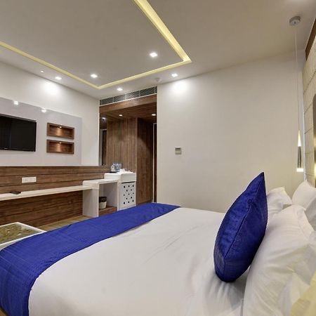Hotel Golden Tree à Noida Extérieur photo