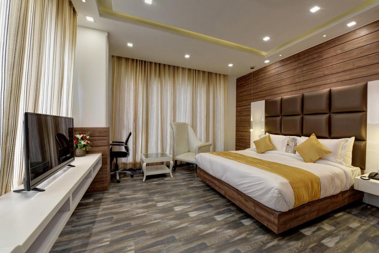 Hotel Golden Tree à Noida Extérieur photo