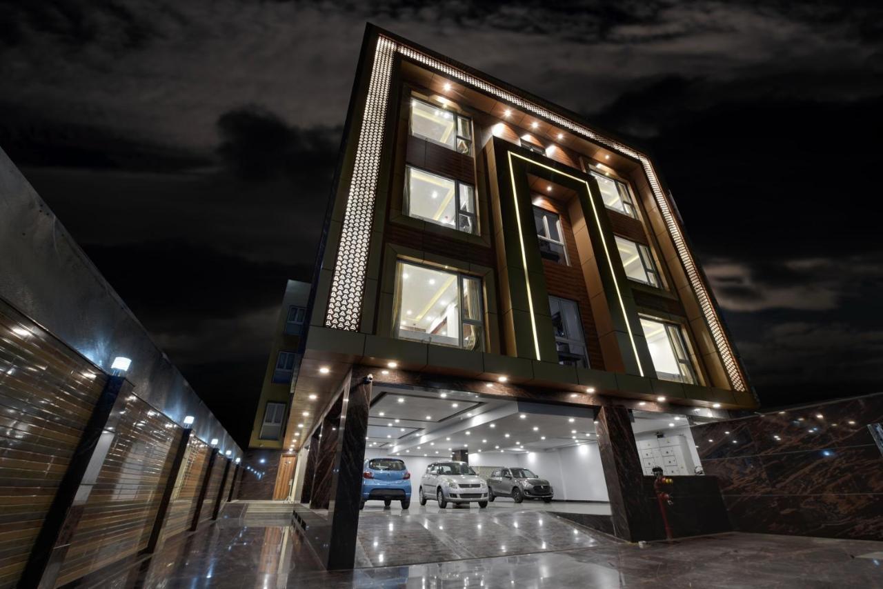 Hotel Golden Tree à Noida Extérieur photo