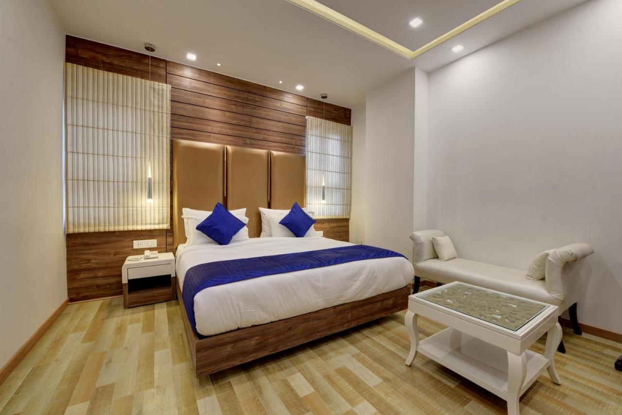 Hotel Golden Tree à Noida Extérieur photo