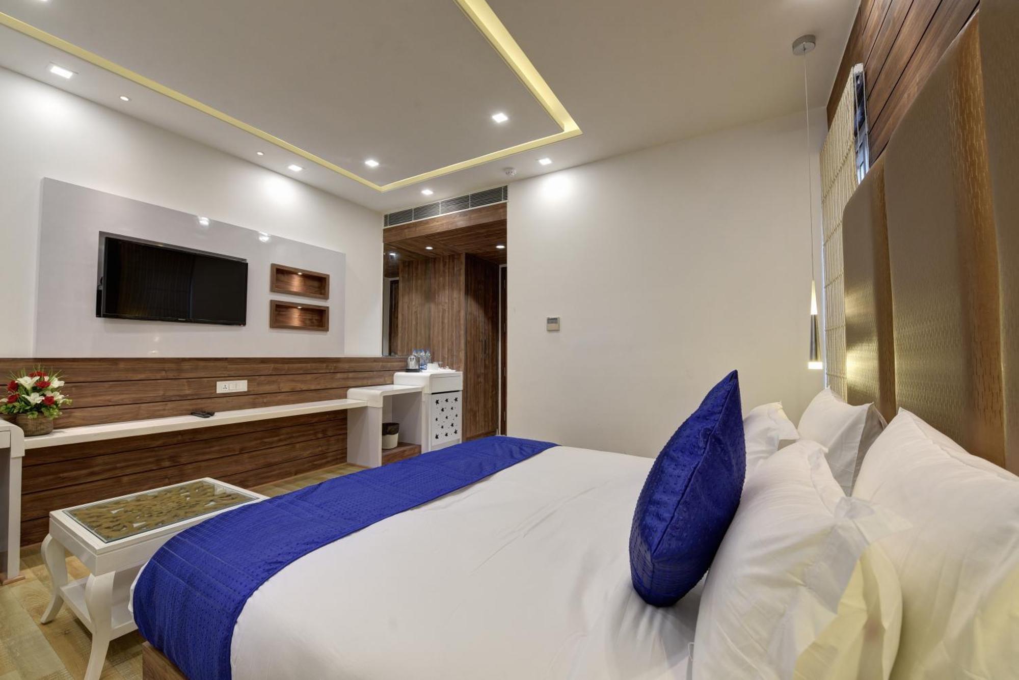 Hotel Golden Tree à Noida Extérieur photo