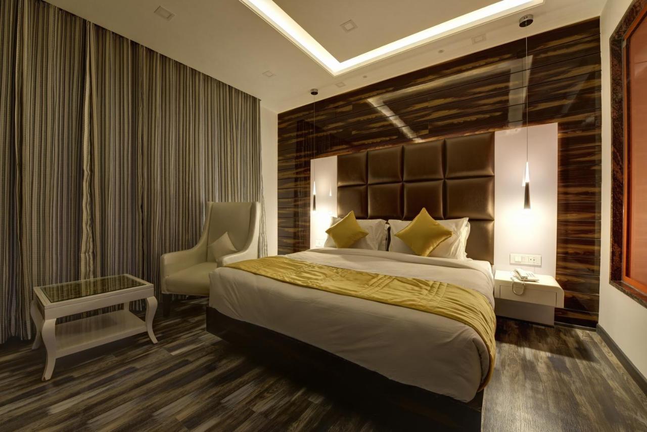 Hotel Golden Tree à Noida Extérieur photo