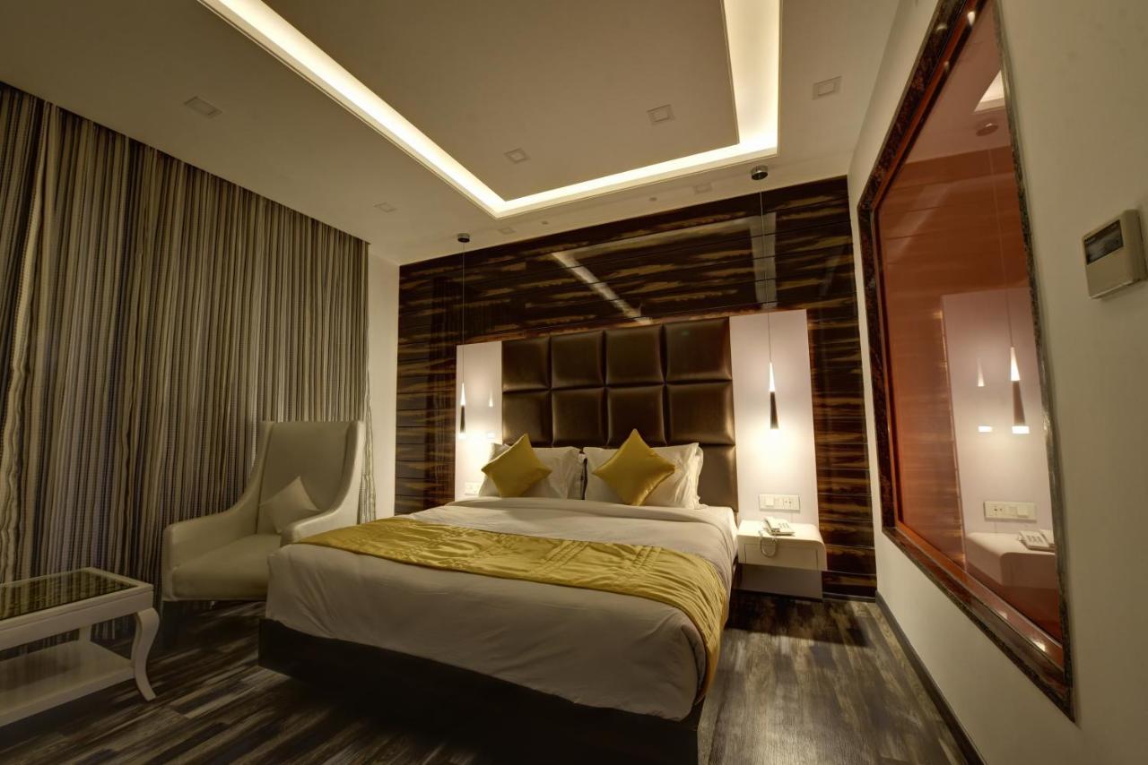 Hotel Golden Tree à Noida Extérieur photo