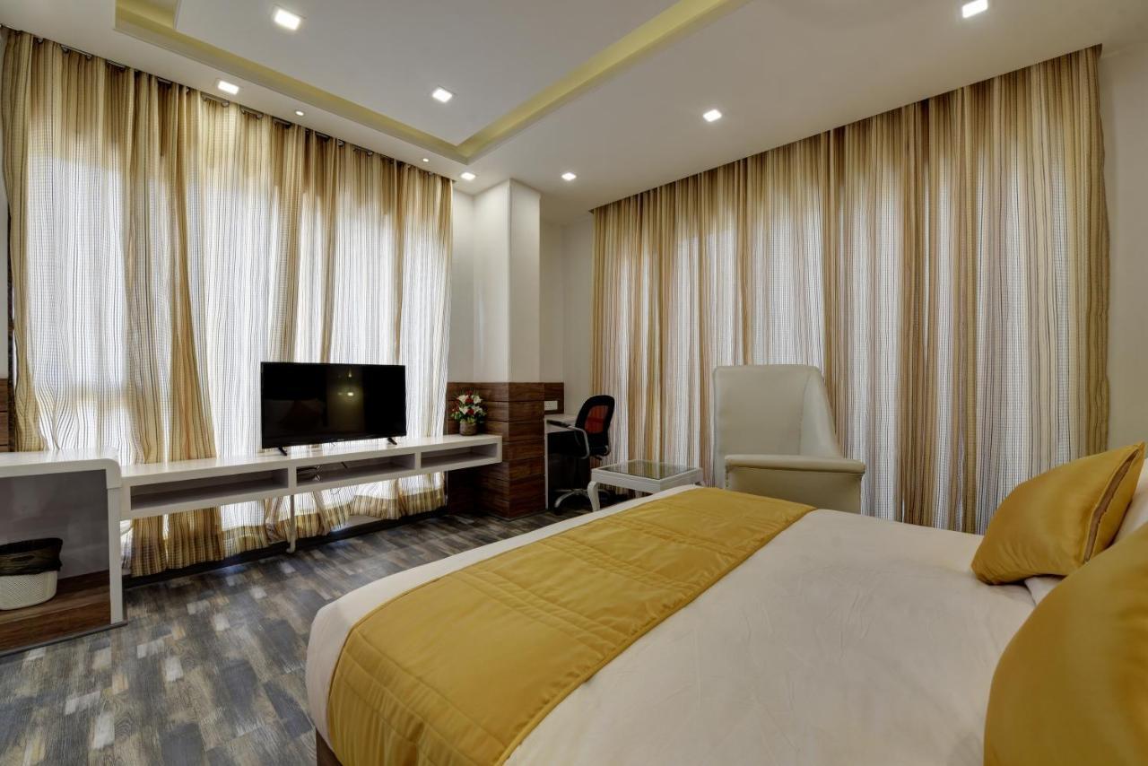 Hotel Golden Tree à Noida Extérieur photo