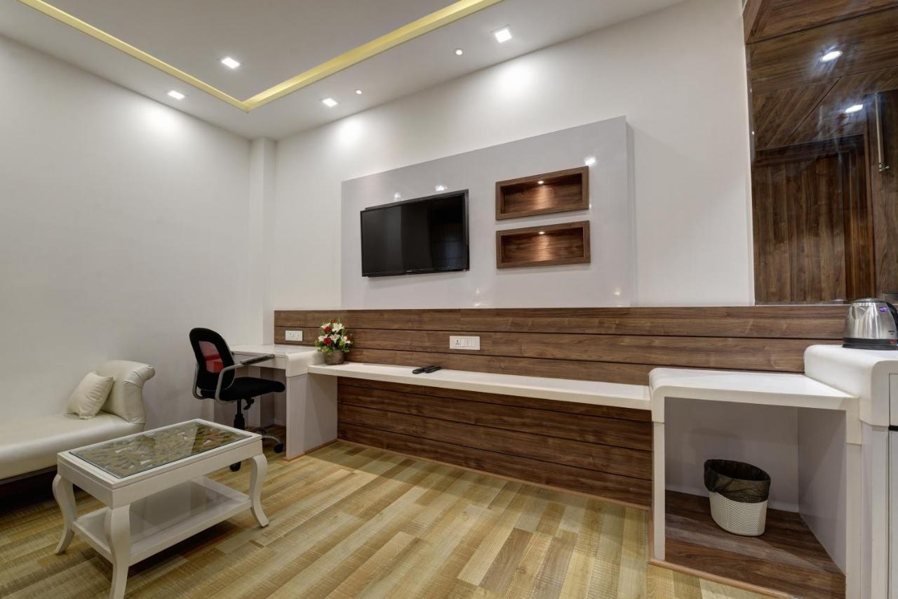 Hotel Golden Tree à Noida Extérieur photo