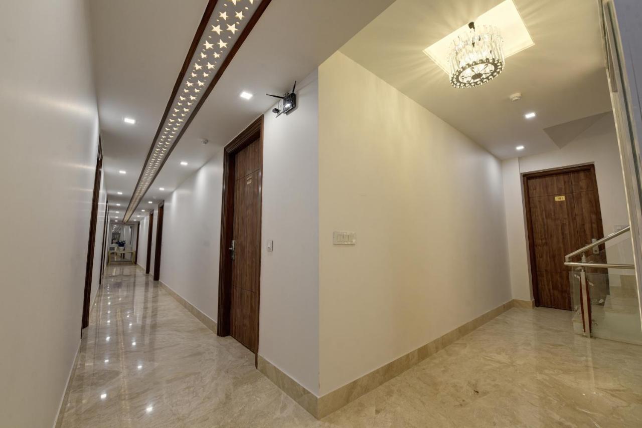 Hotel Golden Tree à Noida Extérieur photo
