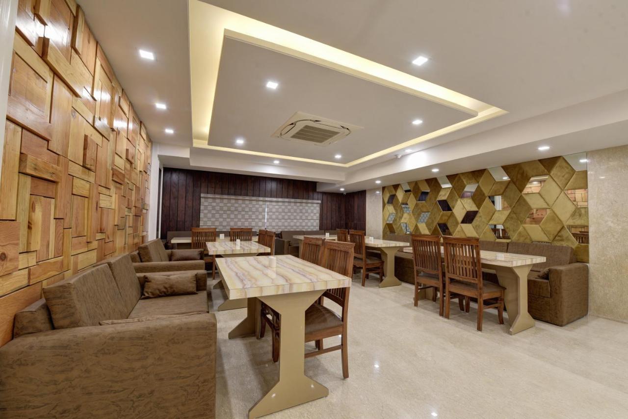 Hotel Golden Tree à Noida Extérieur photo